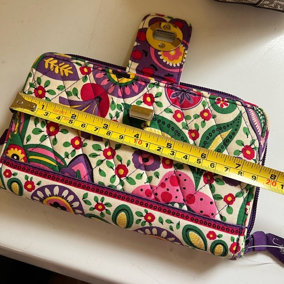 Vera Bradley turnlock wallet in the "Viva La Vera" pattern - Picture 5 of 6